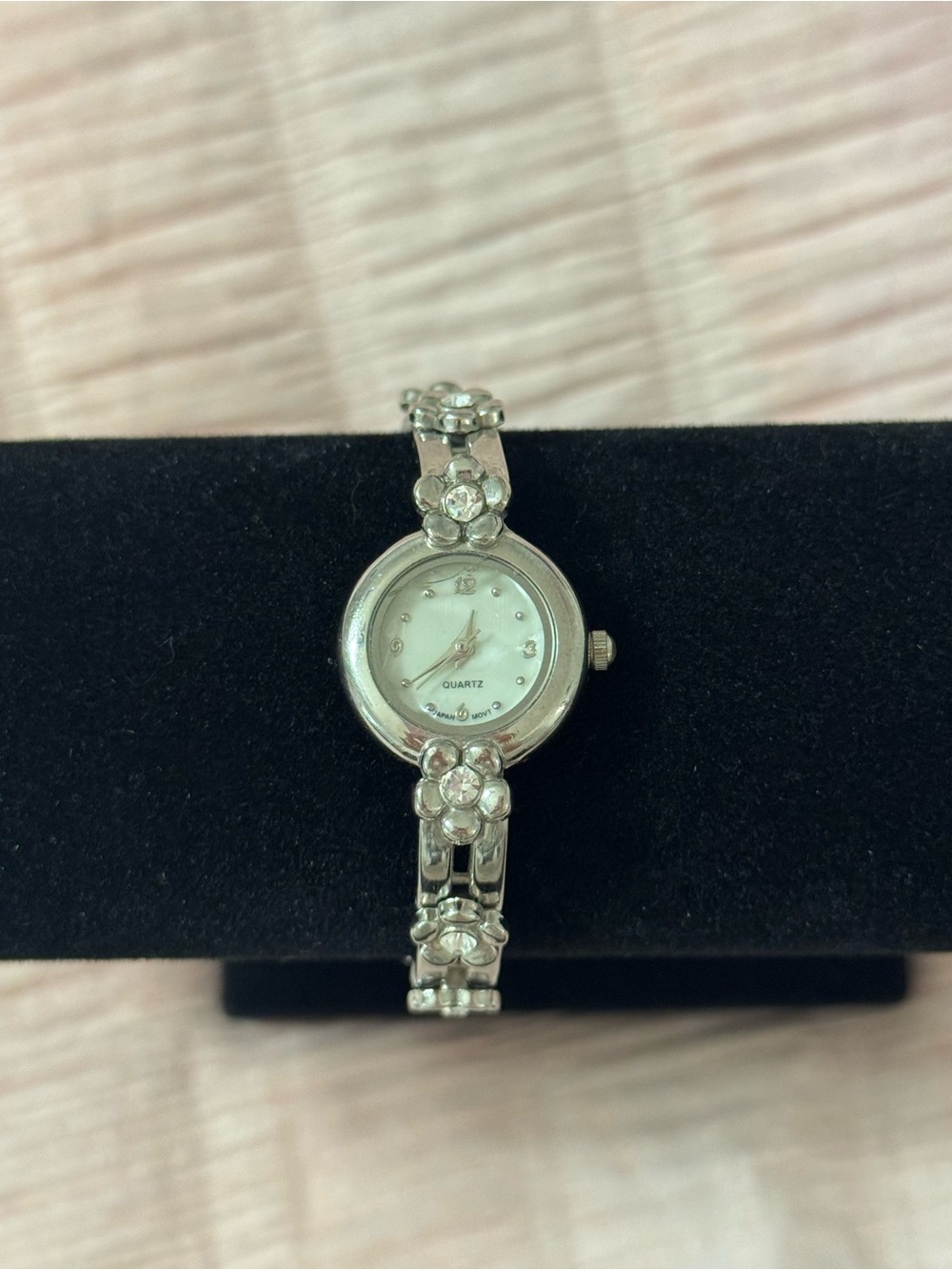 Silver Floral Crystal Women's Bracelet Watch - Quartz